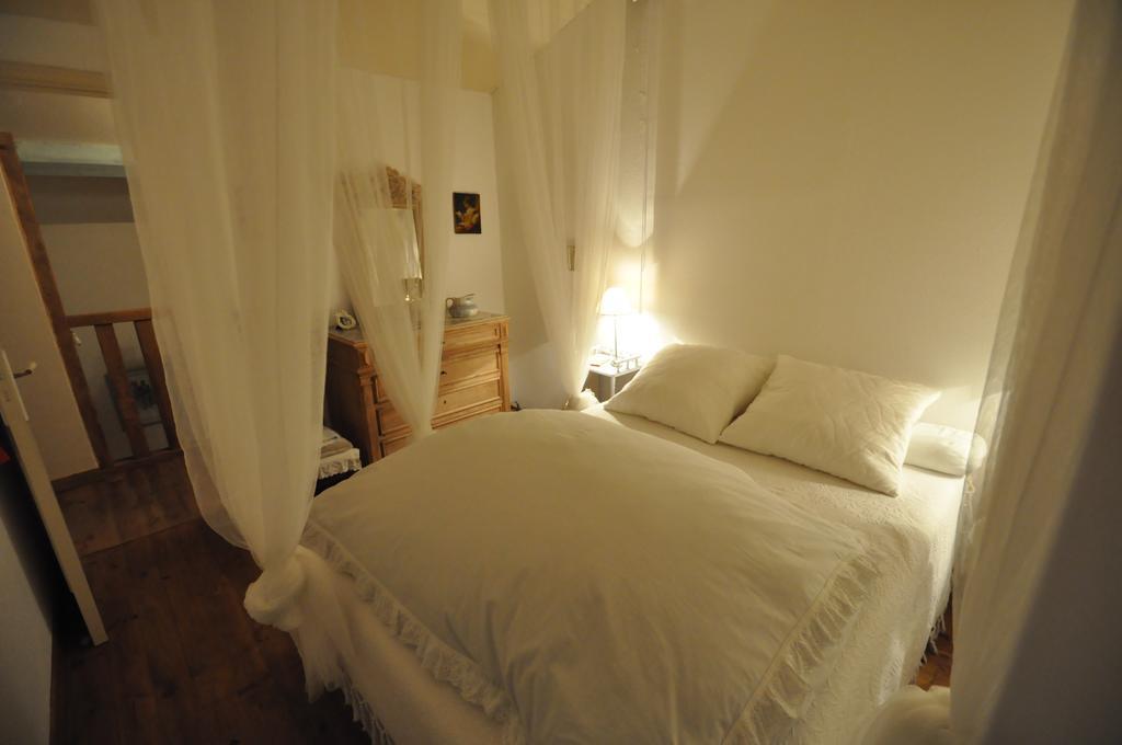 Ferme Saint Joseph Bed & Breakfast Le Fousseret Стая снимка