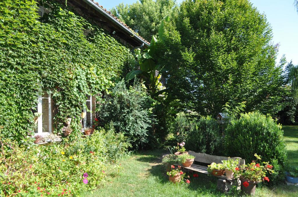 Ferme Saint Joseph Bed & Breakfast Le Fousseret Екстериор снимка